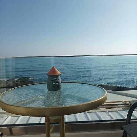 Beachfront Apartment Réthimno Kültér fotó
