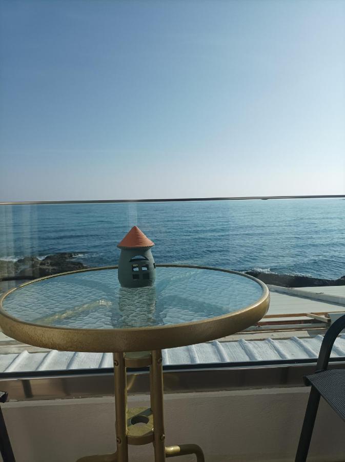Beachfront Apartment Réthimno Kültér fotó